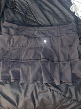 lululemon black skirt either size 8 or 10